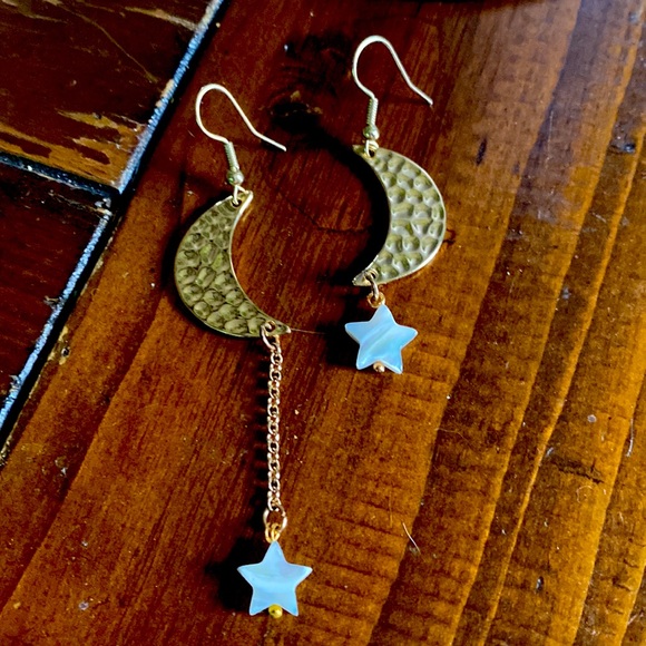 Moon and stars mismatched earrings - Picture 2 of 2